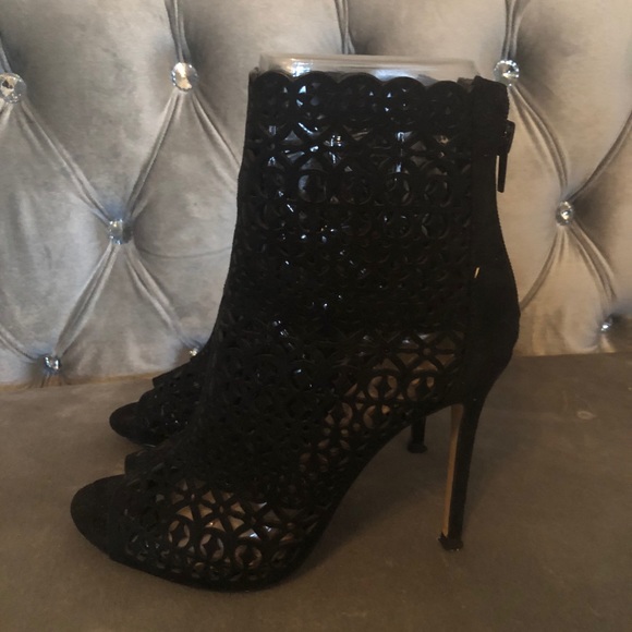 Heels - Picture 4 of 4